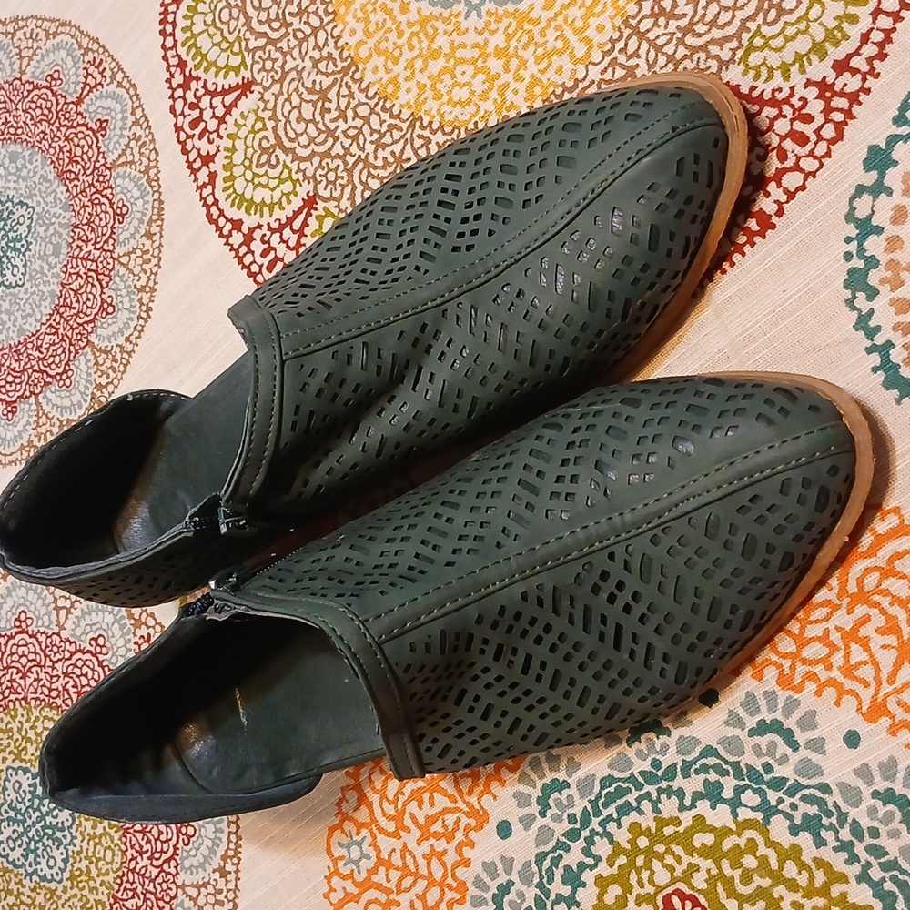 Olive green dress shoes 9
